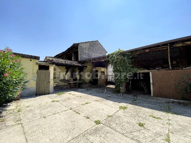 Terratetto unifamiliare via Amedeo Savoia 12, Centro, Casalromano