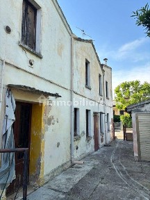 Terratetto unifamiliare via Fratelli Cervi 15, Centro, Quistello
