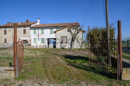 Terratetto plurifamiliare via gioberti 45, Centro, Viadana