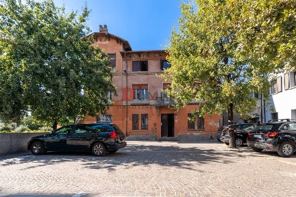 Rodigo, Piazza Ippolito Nievo, 6