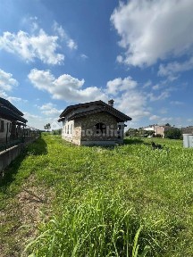 Terratetto unifamiliare 230 m², da ristrutturare, Suzzara