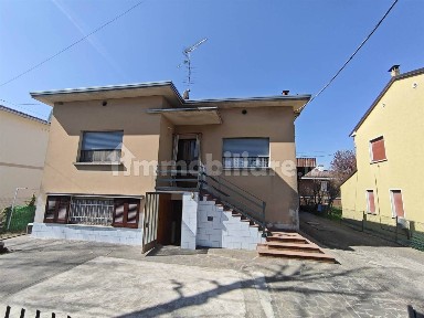 Terratetto unifamiliare viale Virgilio 38, Centro, Moglia