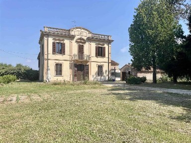 Terratetto unifamiliare 422 m², da ristrutturare, Borgo Virgilio