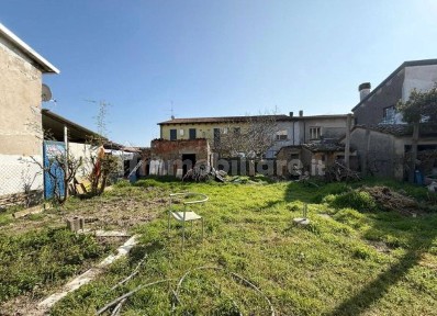 Ostiglia, Via Rovigo