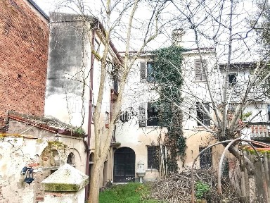 Terratetto plurifamiliare via Carlo Montanari, Centro, Mantova