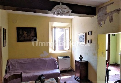 Terratetto unifamiliare 140 m², da ristrutturare, Suzzara
