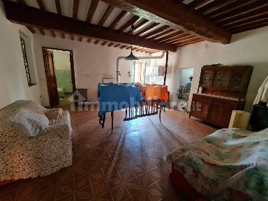 Terratetto unifamiliare 302 m², da ristrutturare, Villastrada, Dosolo