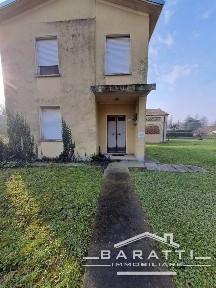 Terratetto unifamiliare 130 m², buono stato, Centro, Quistello