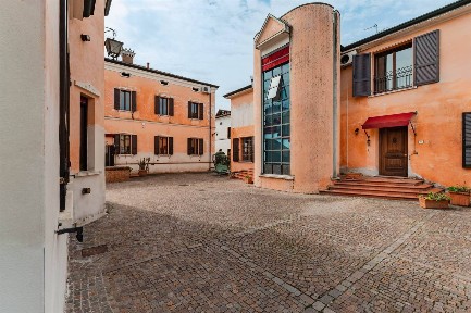 Terratetto unifamiliare 220 m², ottimo stato, Centro, Suzzara