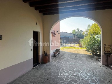 Terratetto unifamiliare 386 m², buono stato, Gozzolina, Castiglione delle Stiviere