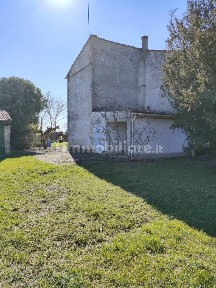 Terratetto unifamiliare 180 m², da ristrutturare, Centro, San Benedetto Po