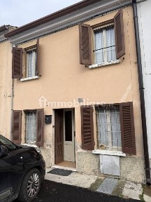 Terratetto unifamiliare 99 m², da ristrutturare, Grazie, Curtatone