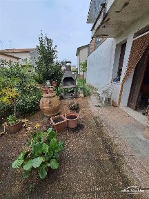 Terratetto unifamiliare 100 m², da ristrutturare, Centro, San Giacomo delle Segnate
