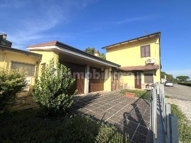 Terratetto unifamiliare 157 m², buono stato, Centro, Roncoferraro