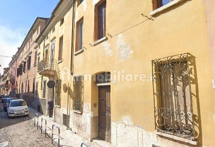 Mantova, Centro, Via Anselmo Guerrieri Gonzaga