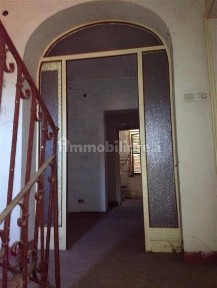 Terratetto unifamiliare 1500 m², da ristrutturare, Suzzara