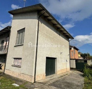 Terratetto unifamiliare 138 m², buono stato, Centro, Suzzara