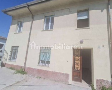 Terratetto unifamiliare 130 m², buono stato, Centro, Dosolo