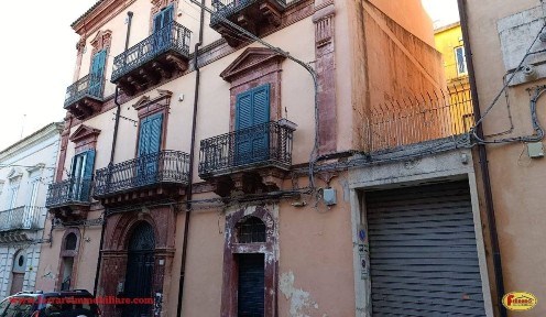 Quadrilocale via Ecce Homo 124, Centro, Ragusa