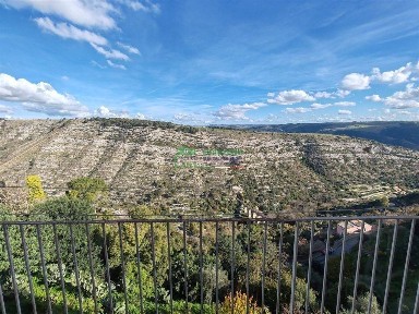 Ragusa, Centro, Via Mariannina Schininà