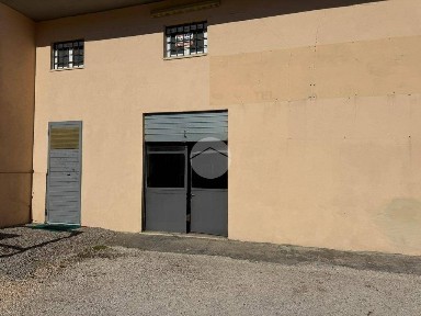 Locale commerciale in Affitto