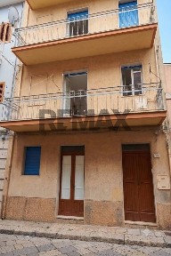 Trilocale via Umberto Maddalena 39, Centro, Ragusa