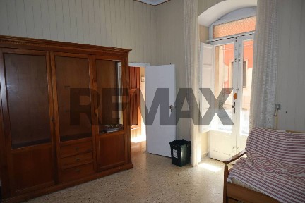 Trilocale da ristrutturare, primo piano, Centro, Ragusa