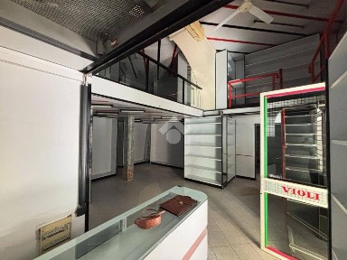 Locale commerciale in Affitto