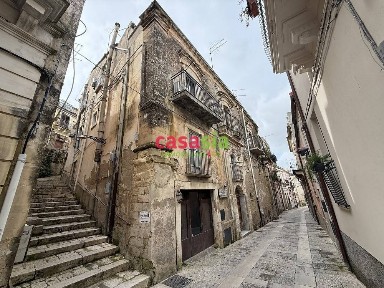 Appartamento da ristrutturare, su più livelli, Ibla, Ragusa