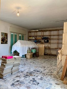 Trilocale da ristrutturare, terzo piano, Centro, Ragusa