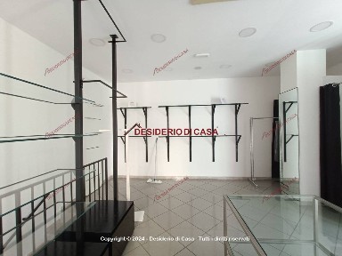 Locale commerciale in Affitto