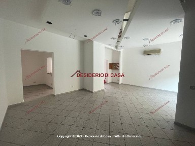 Locale commerciale in Affitto