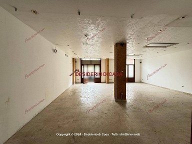 Locale commerciale in Affitto
