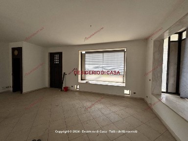 Locale commerciale in Affitto