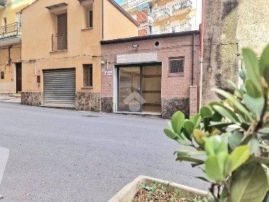 Locale commerciale in Affitto