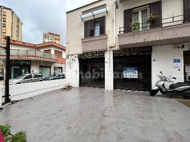 Locale commerciale in Affitto