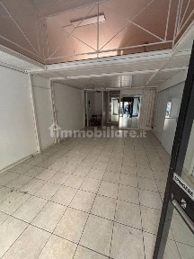 Locale commerciale in Affitto