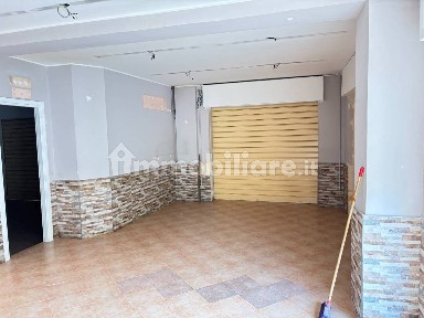 Locale commerciale in Affitto