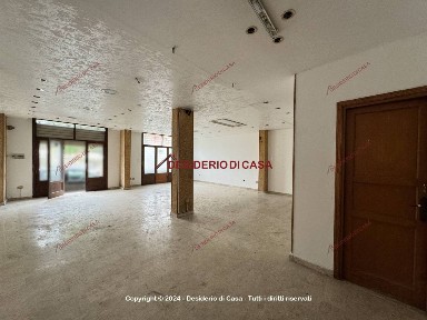 Locale commerciale in Affitto