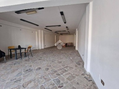 Locale commerciale in Affitto