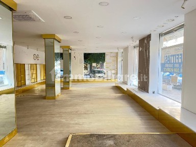 Locale commerciale in Affitto