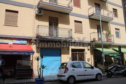 Locale commerciale in Affitto