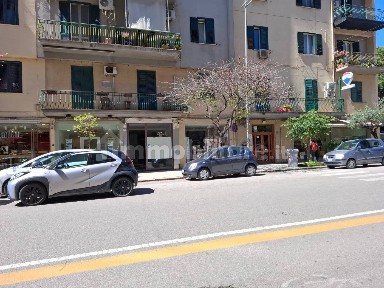 Locale commerciale in Affitto