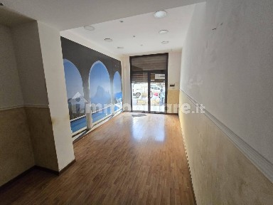 Locale commerciale in Affitto