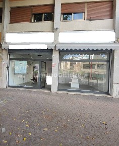 Locale commerciale in Affitto