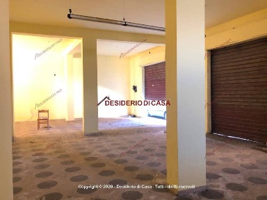 Locale commerciale in Affitto