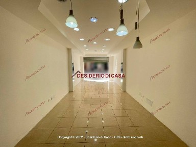 Locale commerciale in Affitto