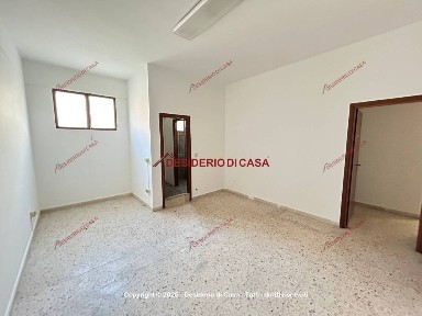 Locale commerciale in Affitto