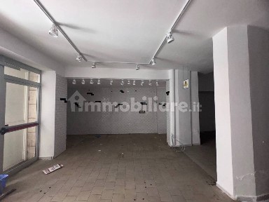 Locale commerciale in Affitto