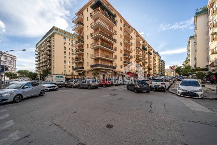 Locale commerciale in Affitto